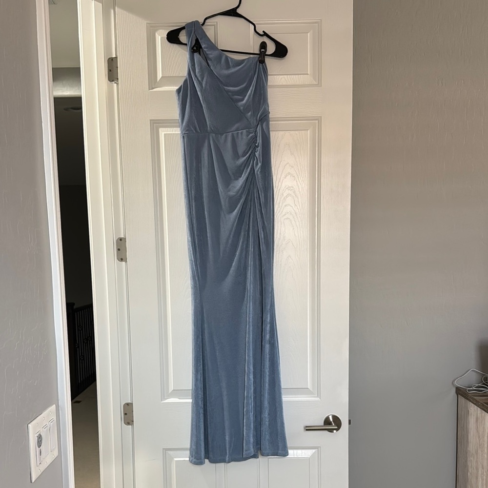 Maniju Elegant One-Shoulder Blue Gown